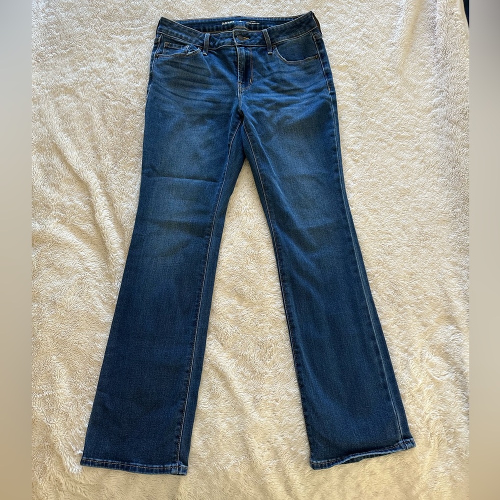 Old Navy Mid Rise Kicker Boot Cut dark blue jeans in size 6 short